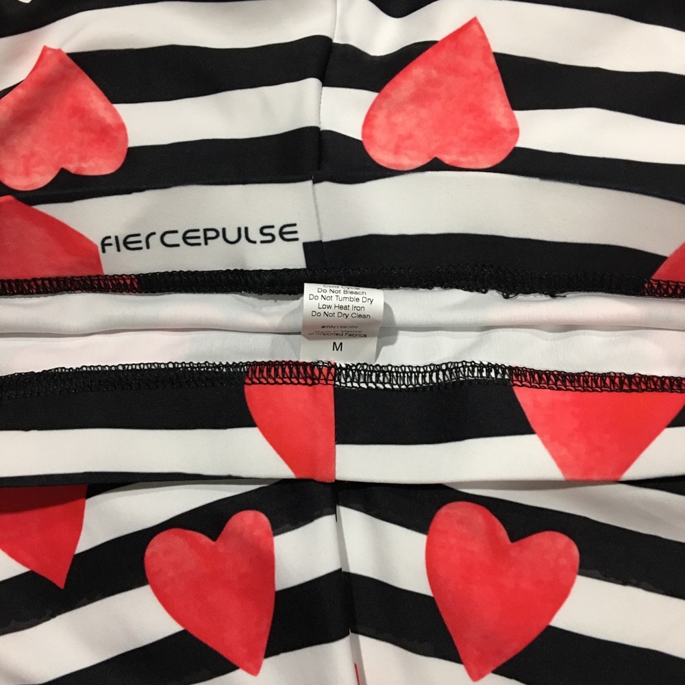 ❤️ FIERCEPULSE ❤️ COLLECTION GORGEOUS RED HEART STRIPED DESIGN LEGGINGS ( NWOT ) - Picture 3 of 4